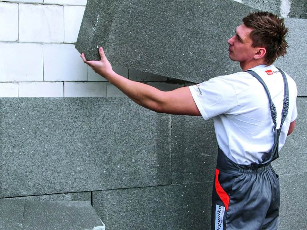 Czy styropian grafitowy trzeba przecierać przed klejeniem? Oto odpowiedzi