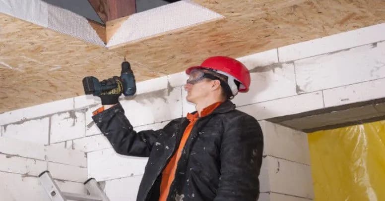 Jaka grubość płyty OSB na sufit? Poznaj optymalne rozwiązania dla Twojego projektu