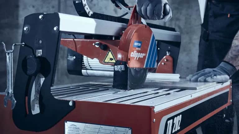 Czym ciąć cegłę aby uniknąć strat i osiągnąć perfekcyjne cięcie