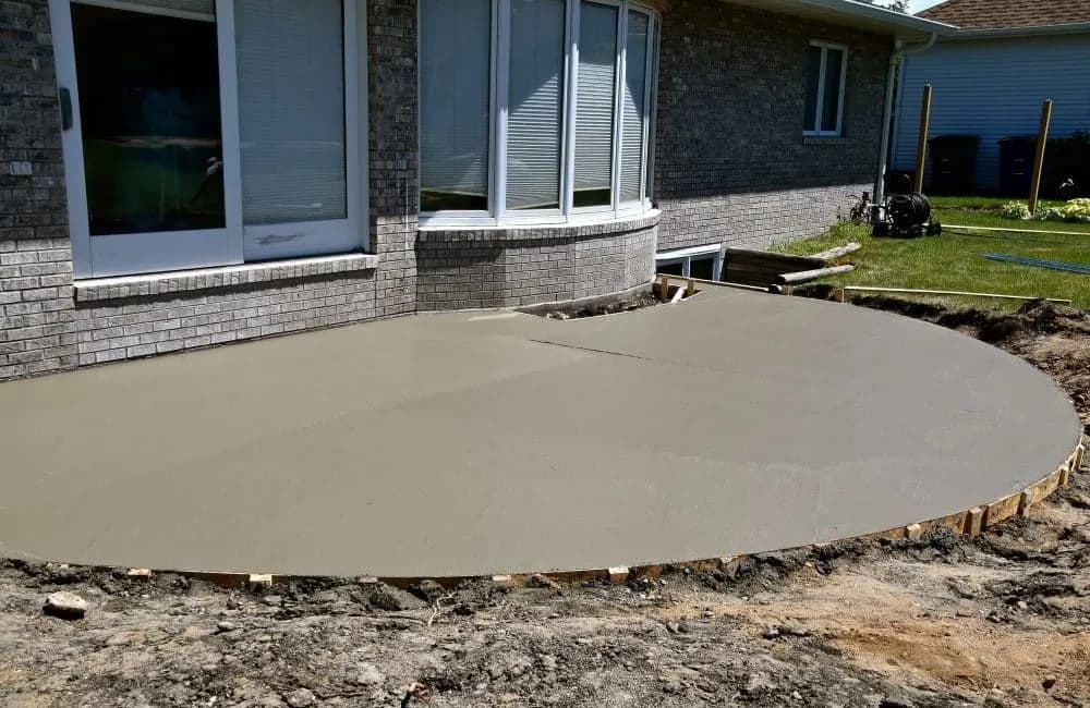 Jak wylać beton na podjazd: uniknij najczęstszych błędów i oszczędź czas