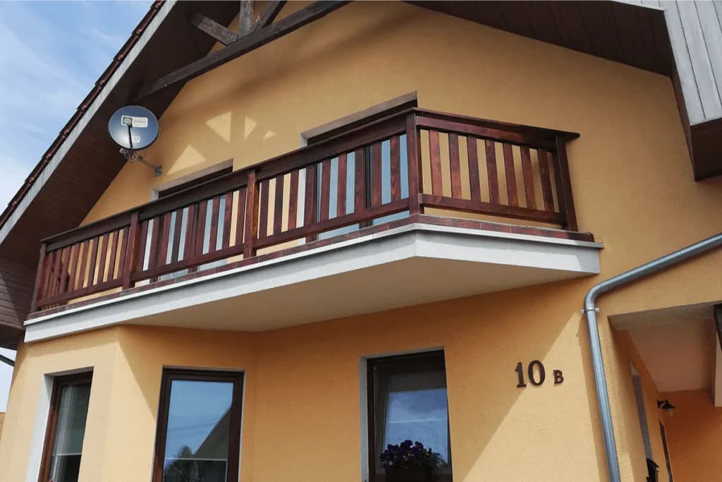 Jakie drewno na balustrady zewnętrzne - wybierz najlepsze gatunki na lata Jakie drewno na balustrady zewnętrzne - wybierz najlepsze gatunki na lata