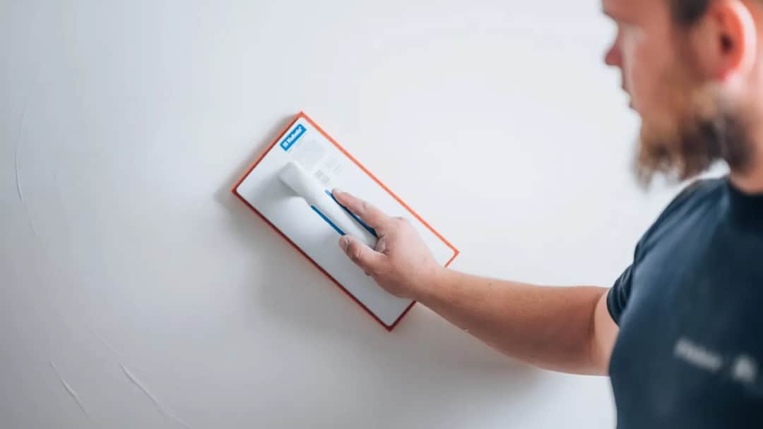 Czym szlifować gładź na mokro, aby uniknąć błędów i uzyskać idealne wykończenie