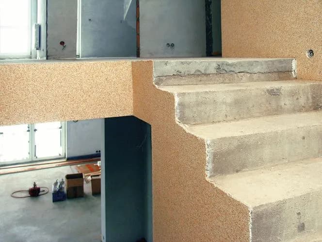 Jak skutecznie zabezpieczyć schody betonowe przed zniszczeniem i wilgocią