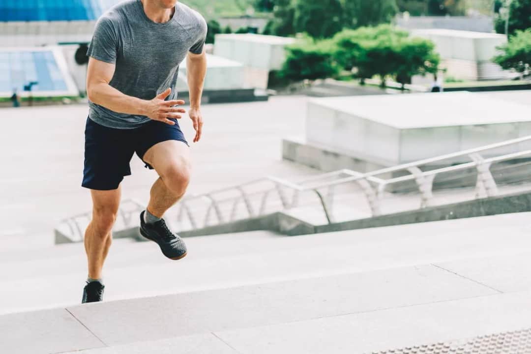 Bieganie po schodach a odchudzanie: skuteczna metoda spalania kalorii Bieganie po schodach a odchudzanie: skuteczna metoda spalania kalorii