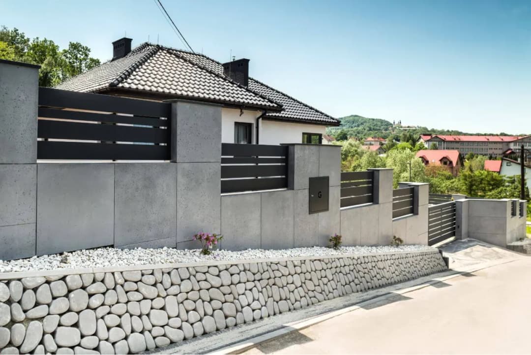 Jak zrobić ogrodzenie z betonu architektonicznego, które zachwyci wszystkich