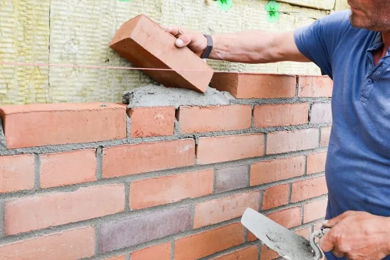 Ile cegieł na m2? Poznaj kluczowe informacje do dokładnych obliczeń