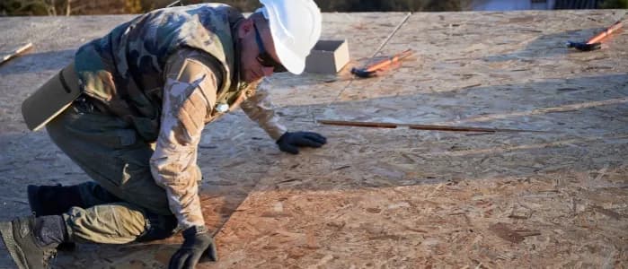 Jak skutecznie zabezpieczyć płytę OSB na zewnątrz przed wilgocią?