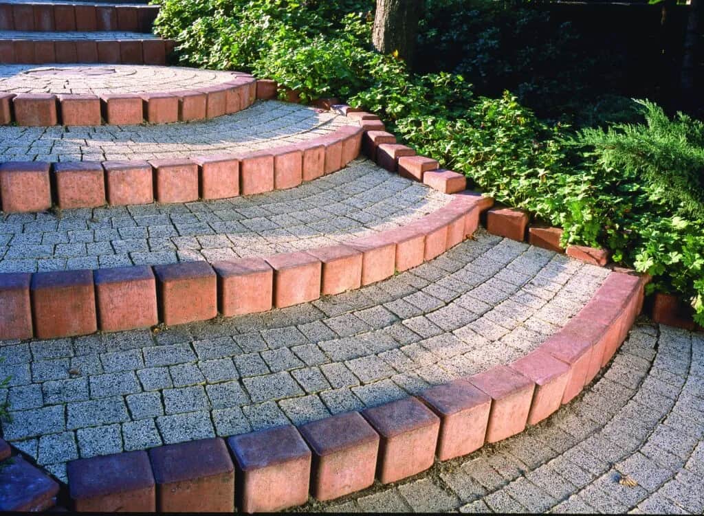 Proste schody z palisady krok po kroku. Uniknij kosztownych błędów! Proste schody z palisady krok po kroku. Uniknij kosztownych błędów!