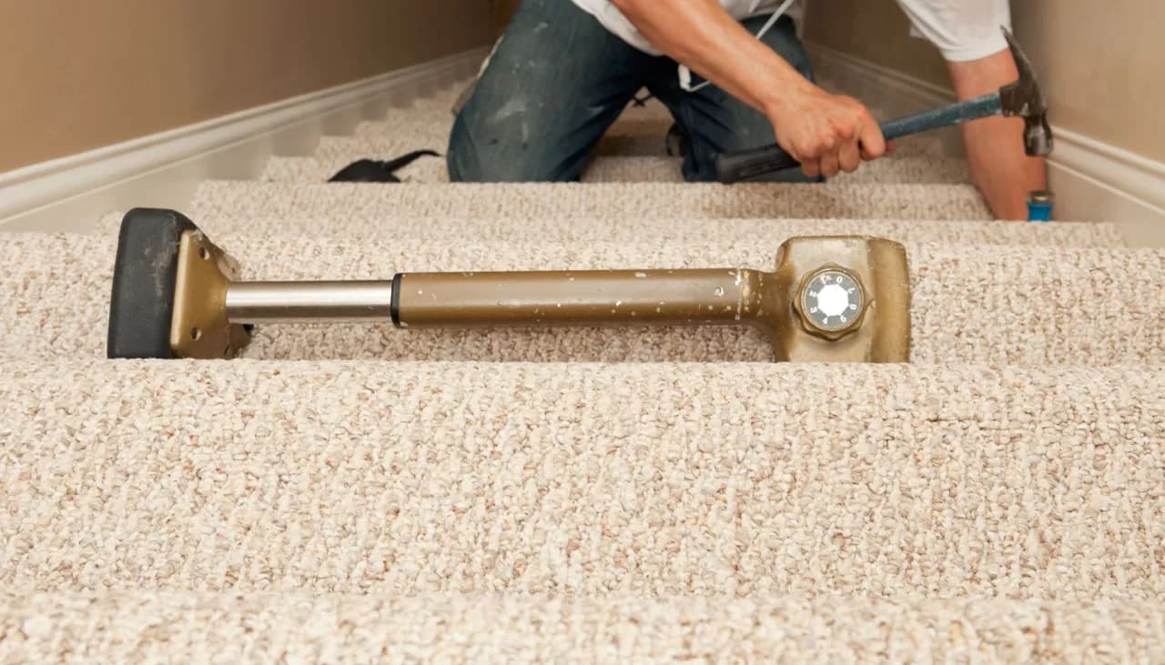 Jaką wykładzinę na schody wybrać, aby zwiększyć bezpieczeństwo i styl? Jaką wykładzinę na schody wybrać, aby zwiększyć bezpieczeństwo i styl?