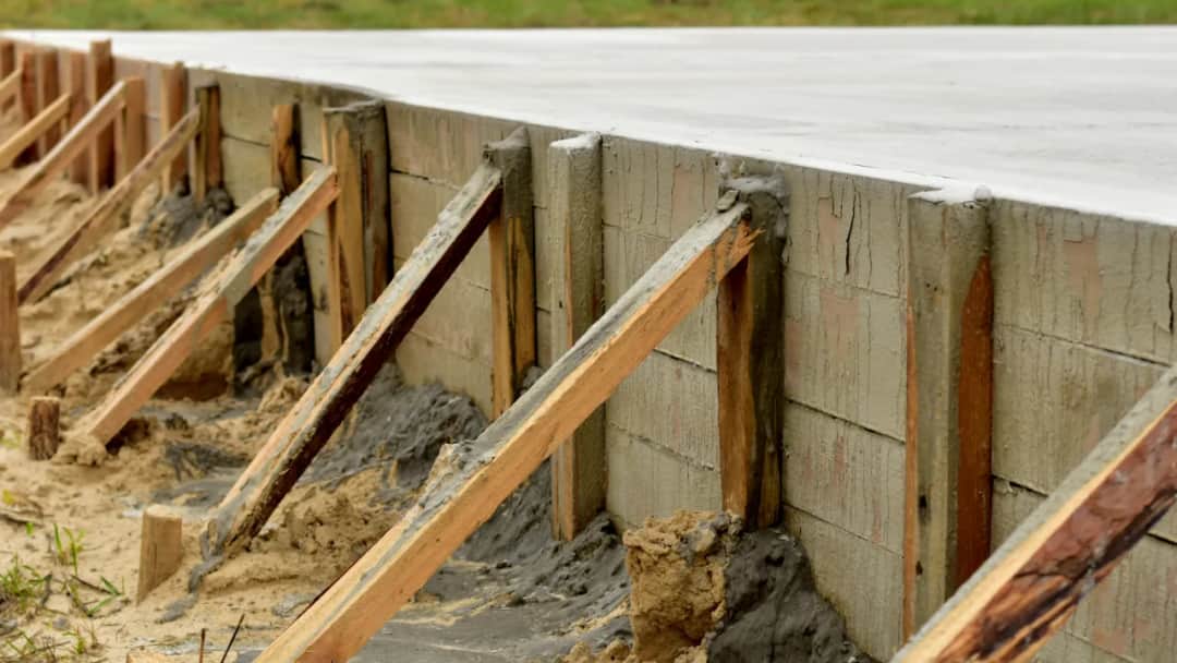 Jaki beton na płytę fundamentową zapewni stabilność i trwałość?