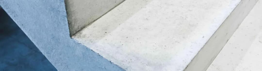 Jak bezpiecznie rozebrać schody betonowe? Profesjonalny poradnik krok po kroku