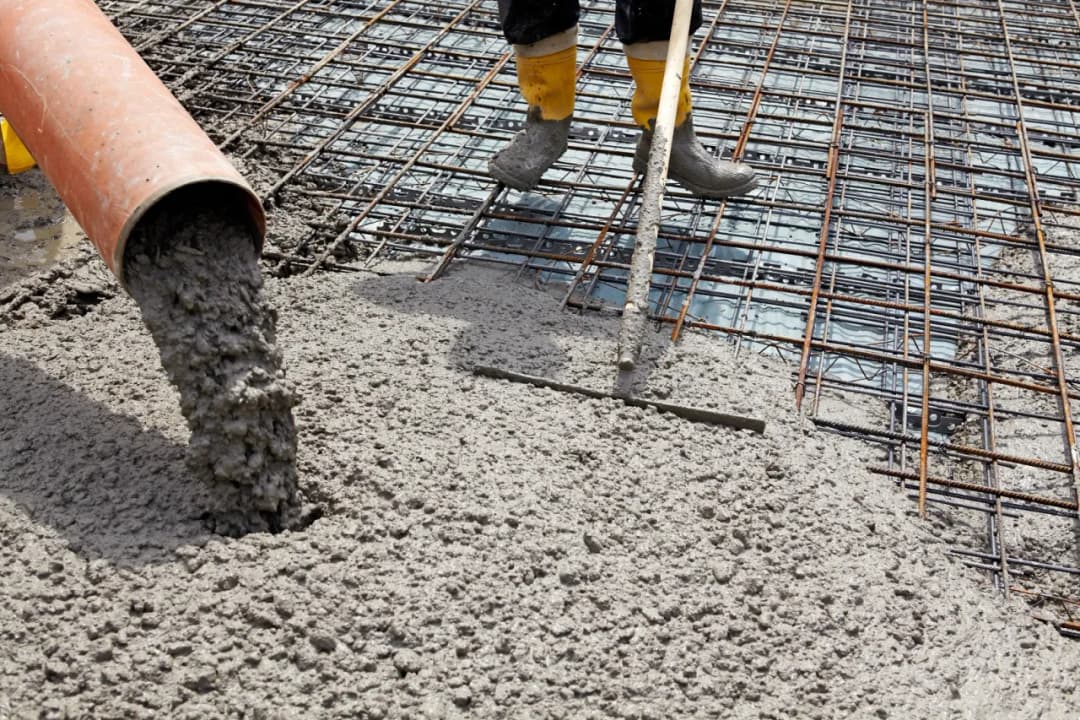 Jaki beton na fundamenty – kluczowe informacje dla Twojej budowy