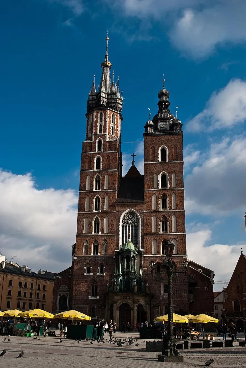 Wieża Mariacka: Ile schodów czeka na odważnych zwiedzających?